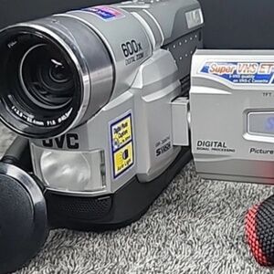 Brand NEW VHS CAMCORDER 600x Zoom& many other features (Box Included)